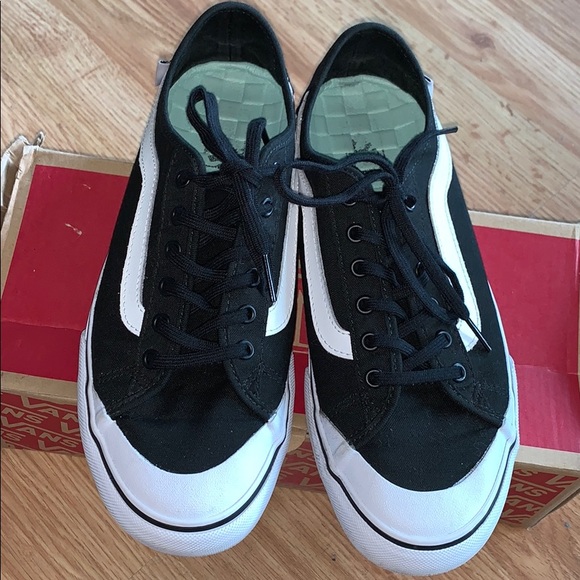 Black and white Vans women’s size 8 - Picture 1 of 7